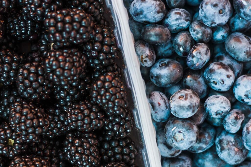 Blueberries Vs Black Grapes: Which Packs More Nutrition & The Right Way to Eat Them