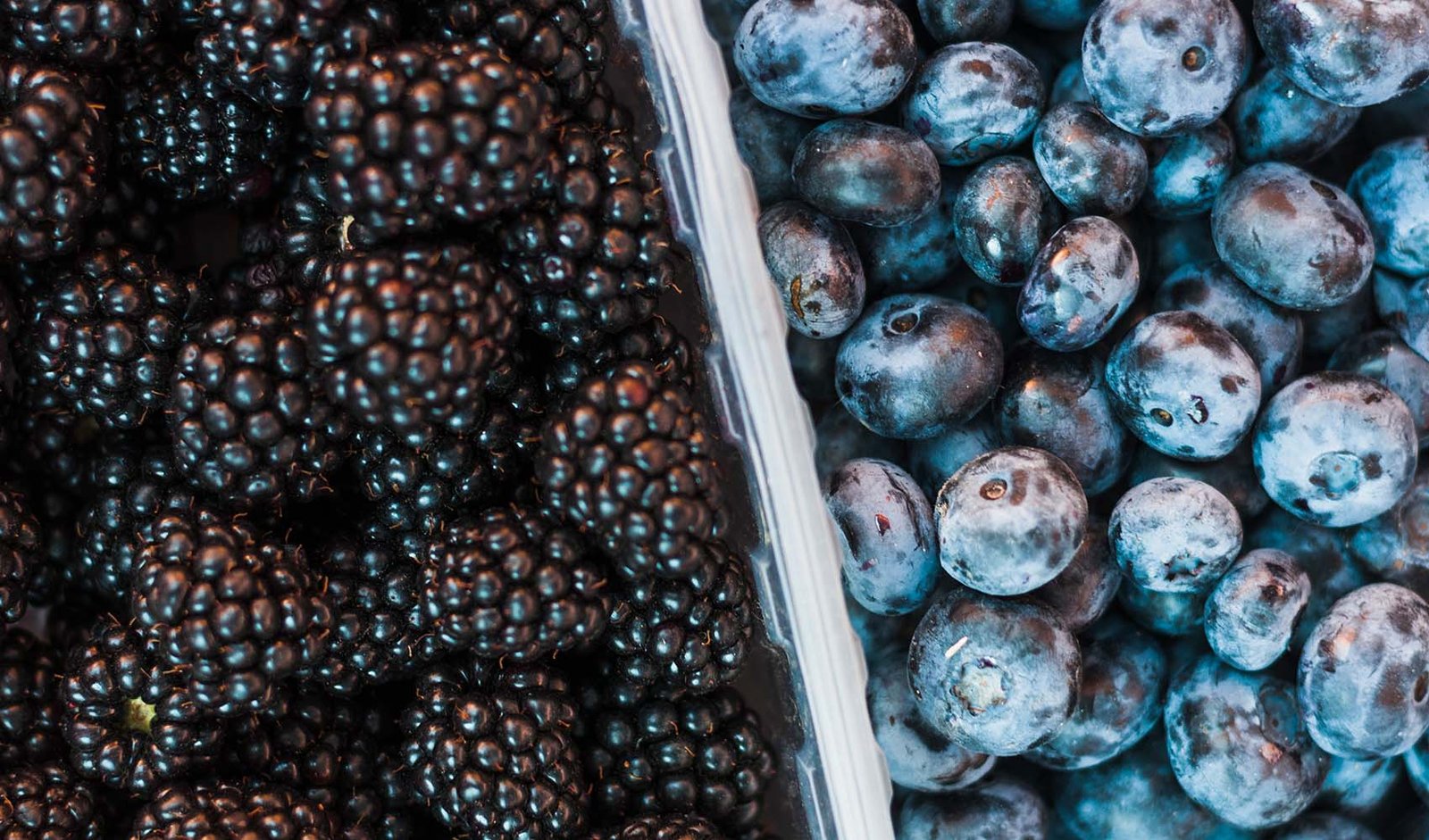 Blueberries Vs Black Grapes: Which Packs More Nutrition & The Right Way to Eat Them