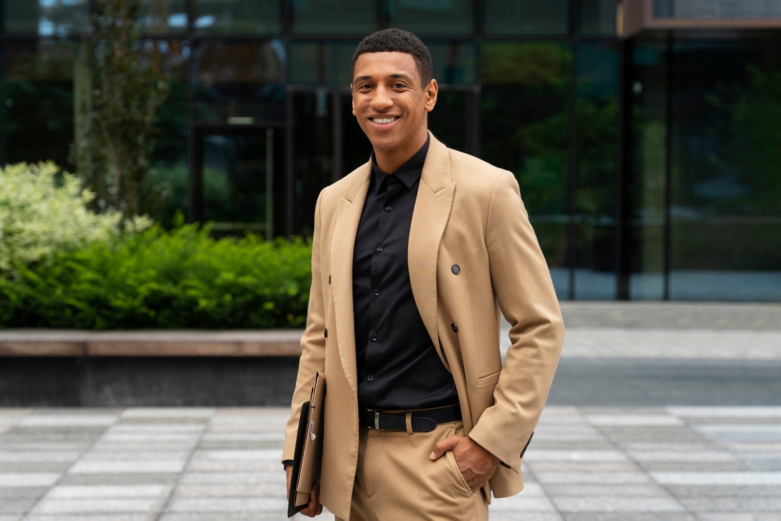 Show Your Experience for UK Jobs 2025: Sponsor Guide & Portfolio for Nigerians in the UK