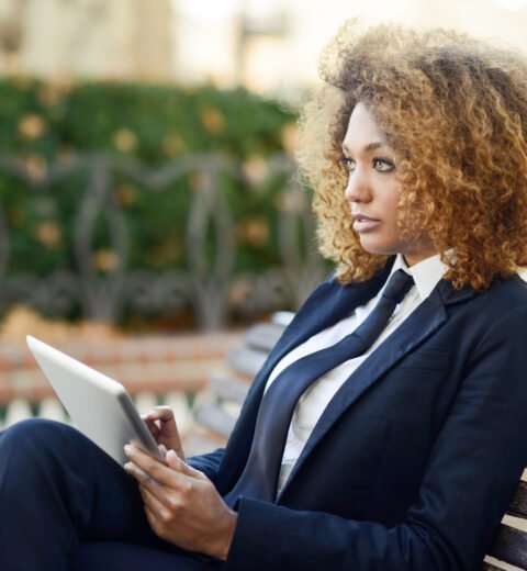 Visa-Sponsored IT Jobs in the UK (2026): High-Paying Hybrid & Remote Roles for Africans