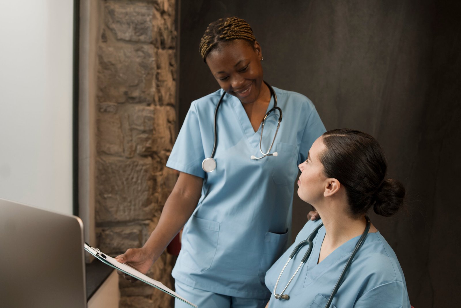 Care Worker Jobs in the UK – Skilled Worker Visa Sponsorship