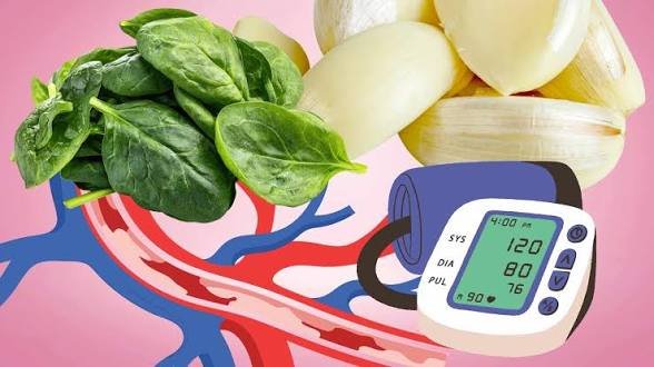 4 Health Benefits of Eating Garlic and Spinach Together