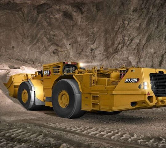 Dump Truck And Overhead Creane in Germiston +27607130702